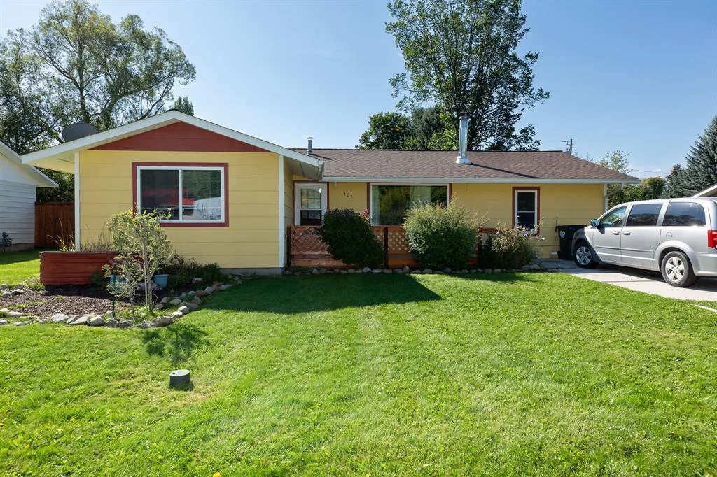 105 Peterson Place — property photograph 1